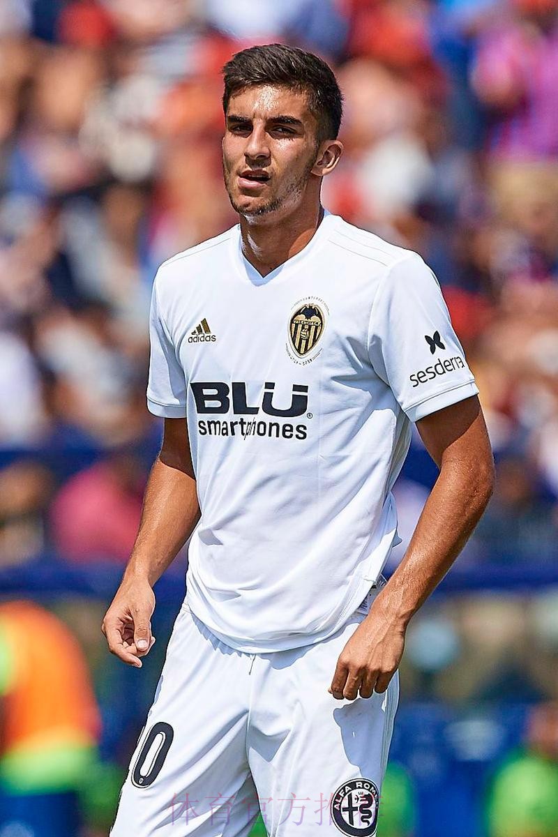 镜报:出场机会堪忧 皇马或提前召回塞巴略斯 镜报:出场机会堪忧 皇马或提前召回塞巴略斯